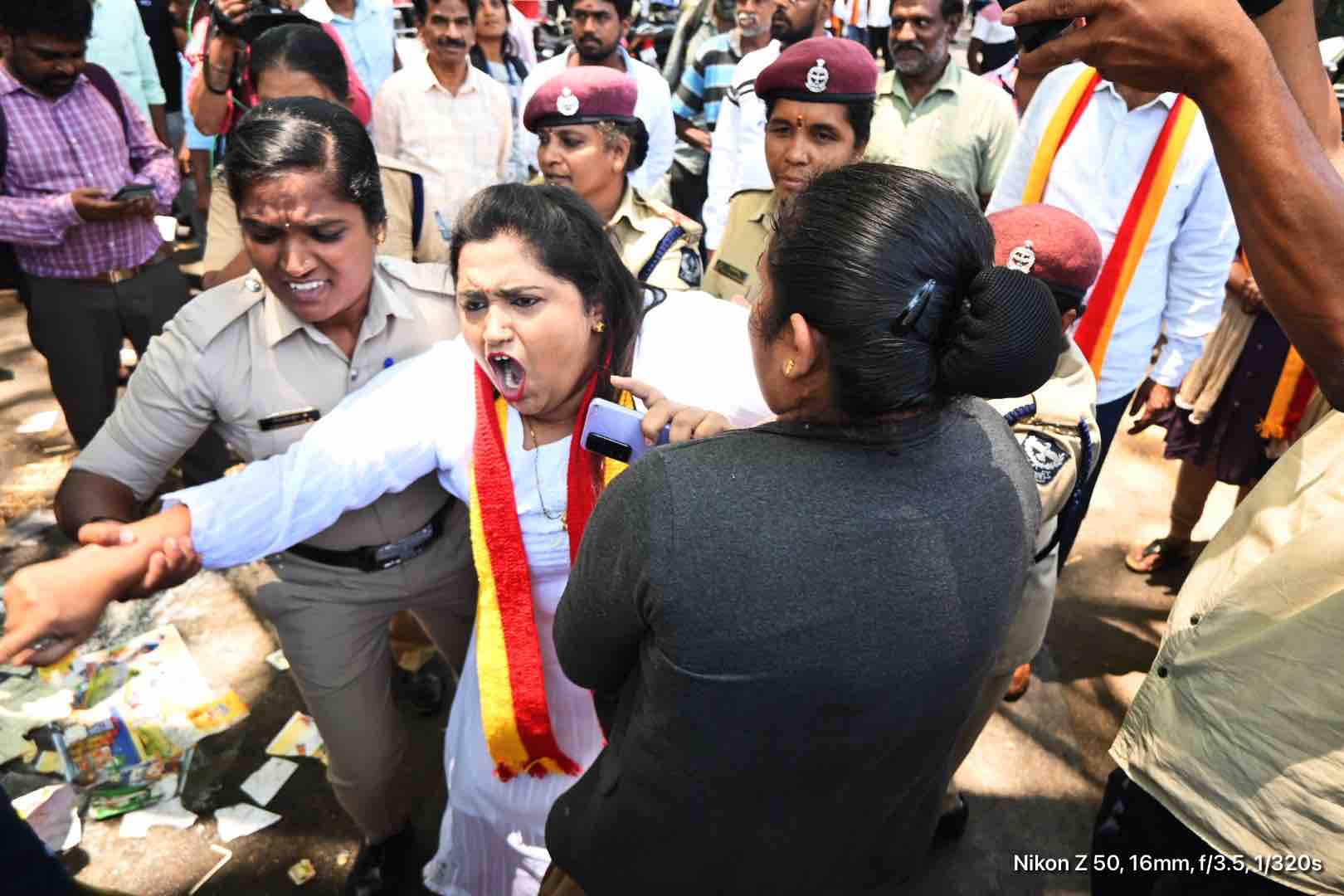 Kannada activists protest over the merger of Nandini  milk products to Amul