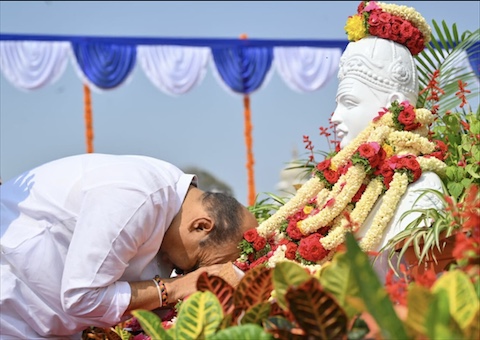 ಮುಖ್ಯಮಂತ್ರಿಗಳಿಂದ ಬಸವೇಶ್ವರರ ಪ್ರತಿಮೆಗೆ ಮಾಲಾರ್ಪಣೆ