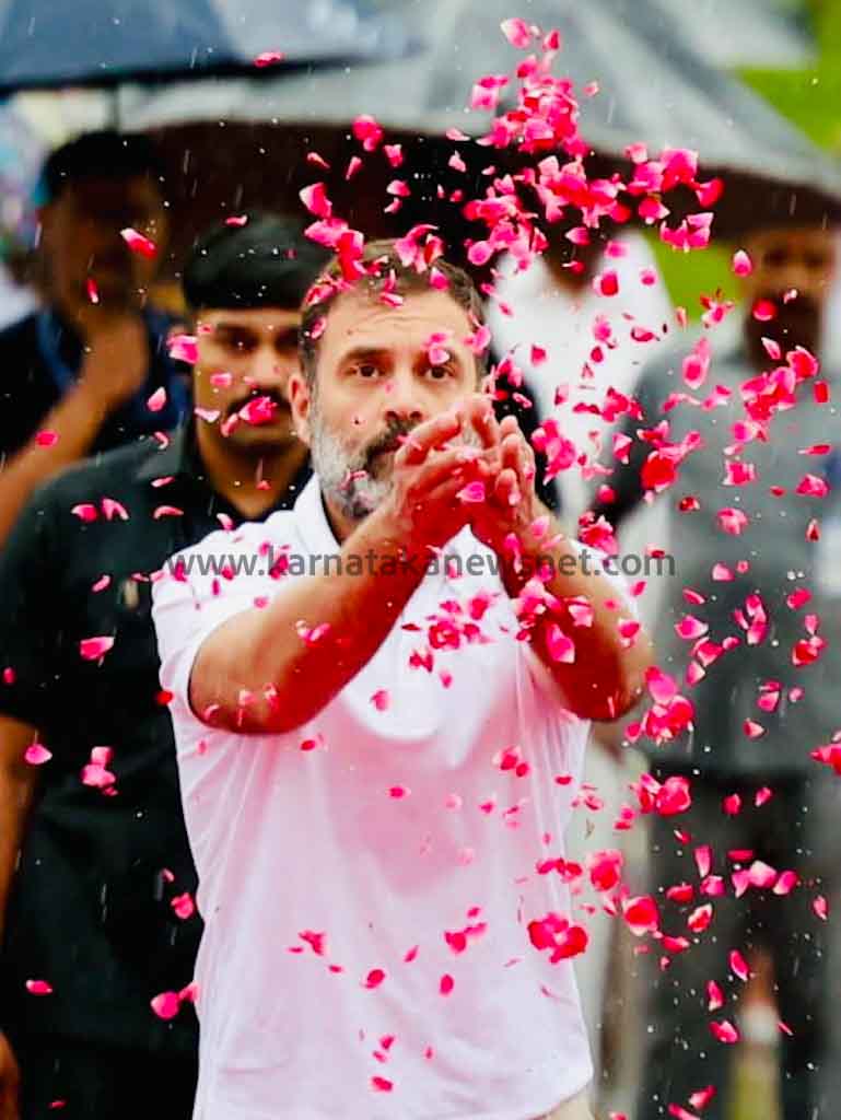 Congress leaders pay tributes to Pandit Nehru on his 59th death anniversary